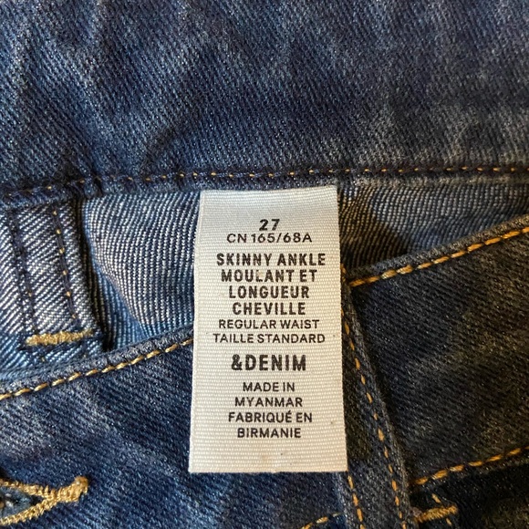 H&M Jeans Eu size 27 (us size 6) dark wash skinny jeans. Worn twice, like new - Picture 3 of 7